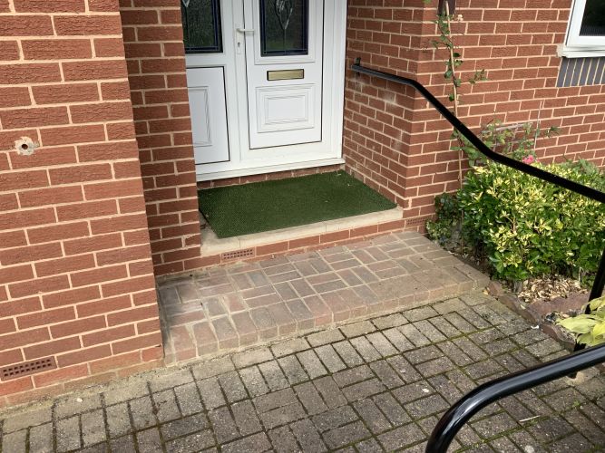 After image of a rustic gold resin driveway Leeds